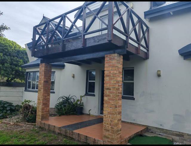 6 BEDROOM HOUSE FOR SALE IN SANDBAAI